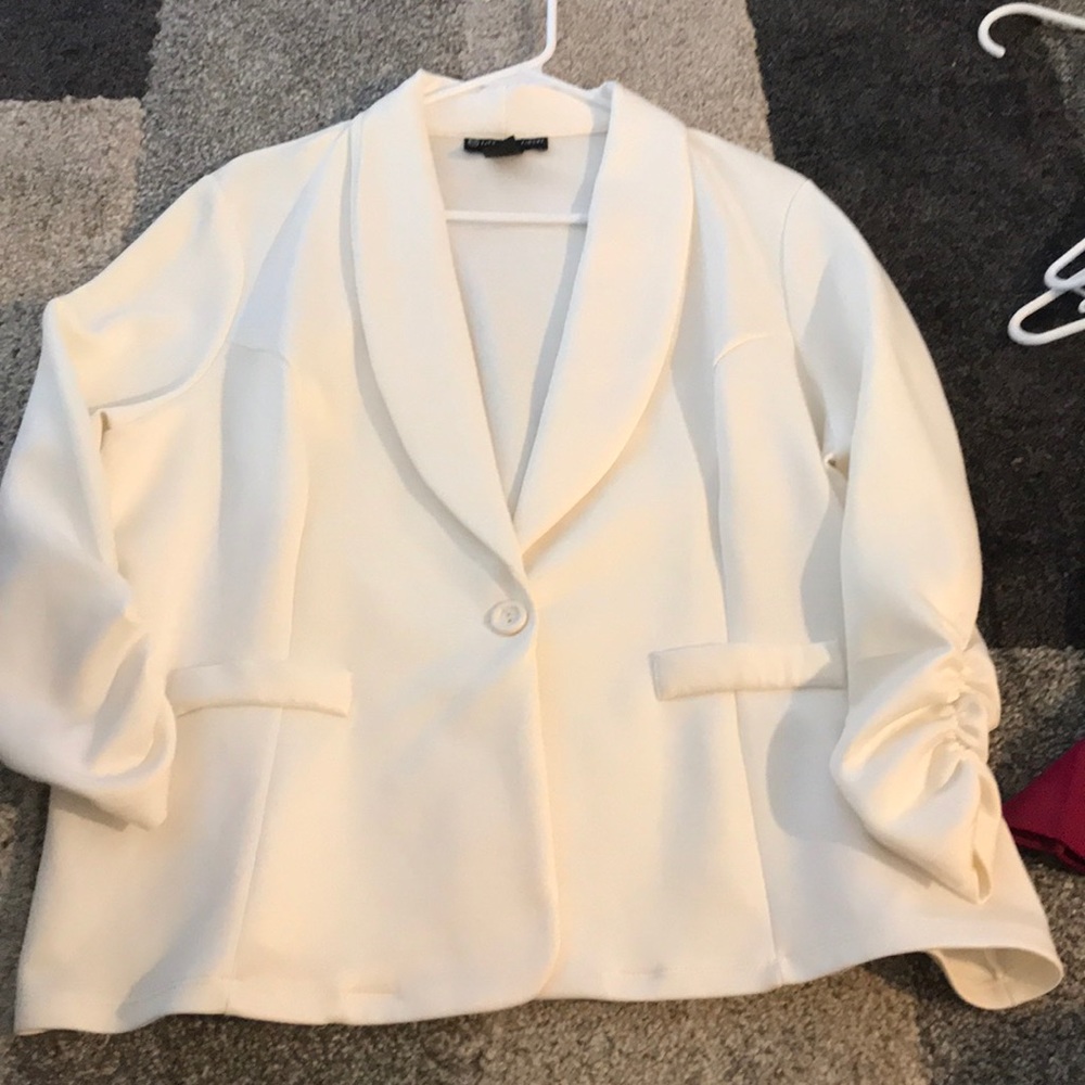 Fashion to Figure Cream Blazer